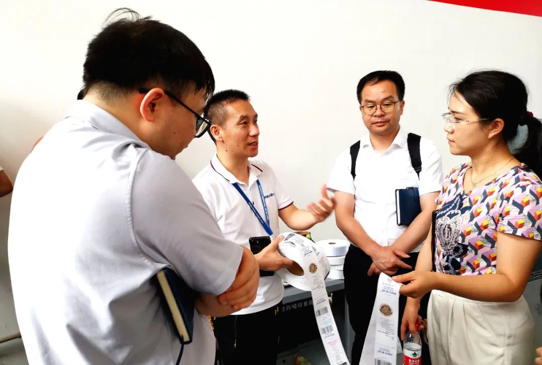 接待东莞松山湖科教局向导来我司工厂视察，，，，，指导事情！